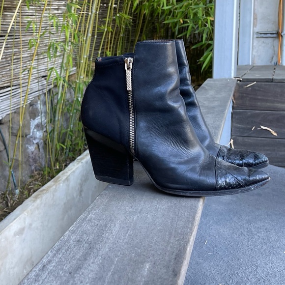 SOLD | Black Donald J Pliner Boots , Size 9 🖤 - Picture 5 of 9